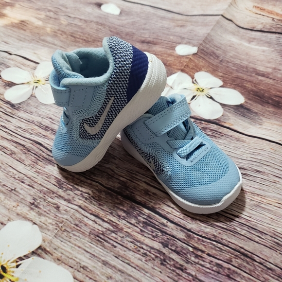 Nike Revolution Sz 3 - Picture 7 of 7